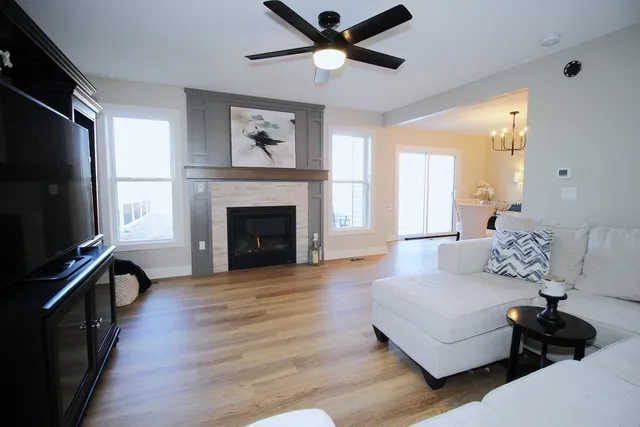 $270,000 | 425 Jenny Lane, Unit B, Heyworth, IL 61745