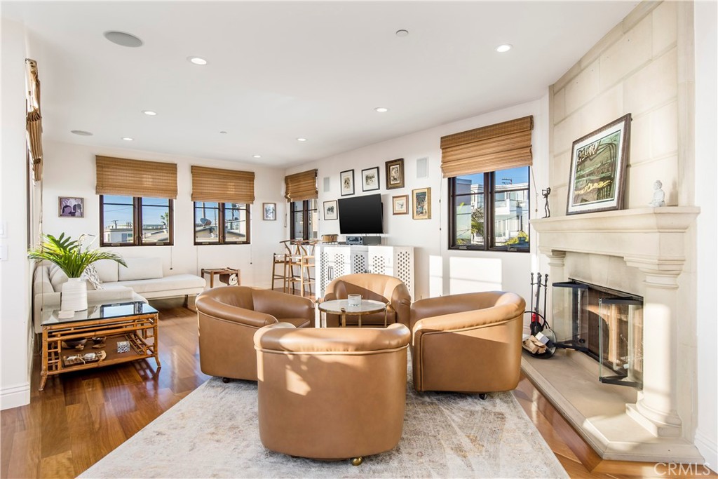 320 33rd Street Manhattan Beach, CA 90266 - Photo 11 of 28