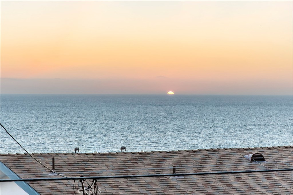 320 33rd Street Manhattan Beach, CA 90266 - Photo 3 of 28