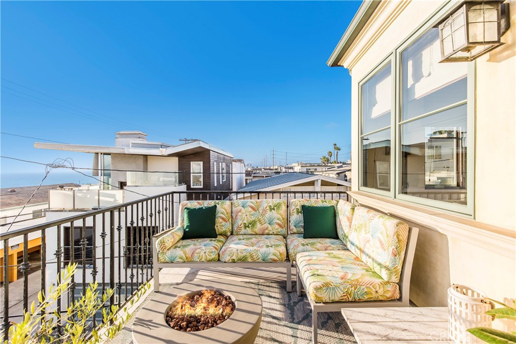 320 33rd Street Manhattan Beach, CA 90266 - Photo 5 of 28