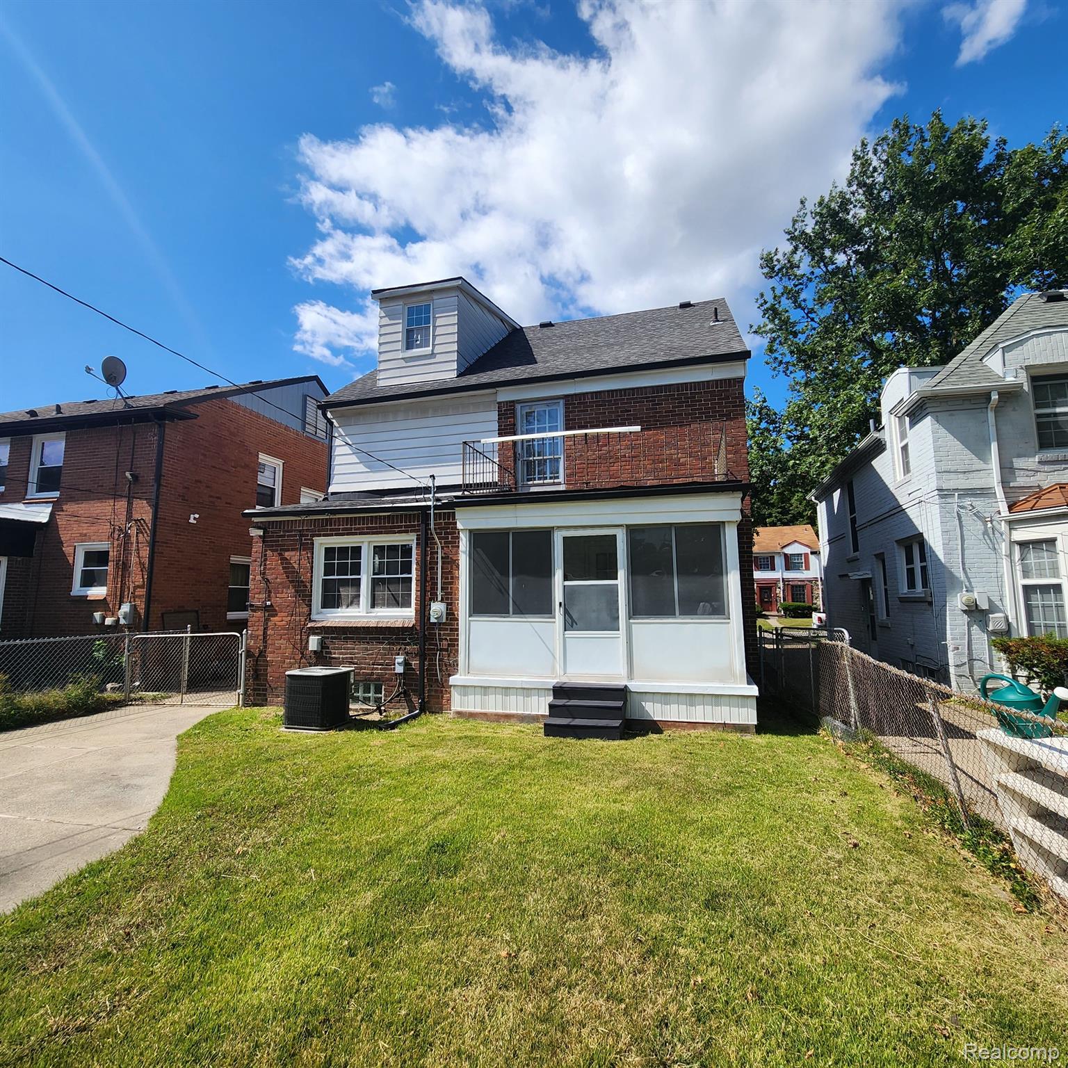 20034 Shrewsbury Road Detroit, MI 48221 - Photo 12 of 98 Gallery Image 12