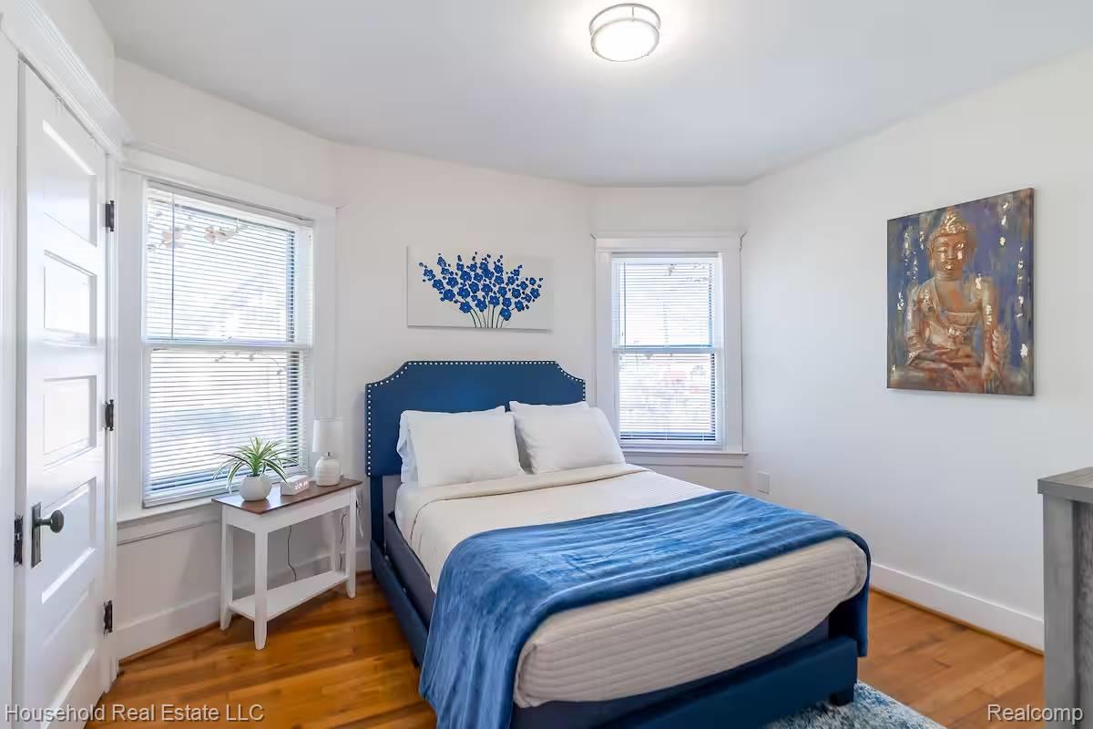 4446 Commonwealth Street Detroit, MI 48208 - Photo 13 of 28 Bedroom with wood finished floors and baseboards