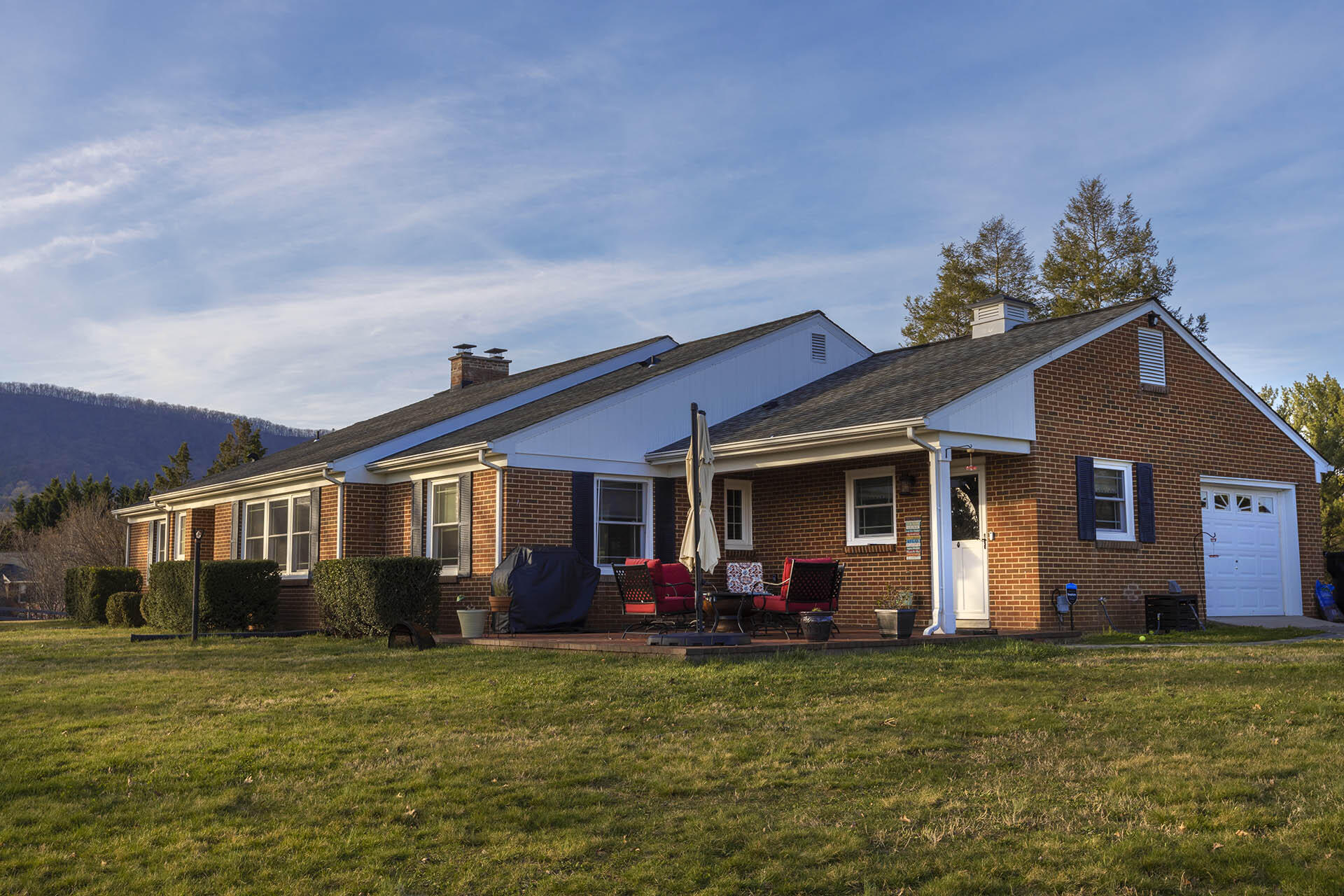 1621 West Ruritan Road Roanoke, VA 24012 - Photo 5 of 55 1 -car garage attached