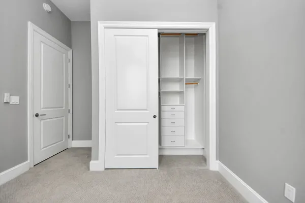 a view of entryway with livingroom