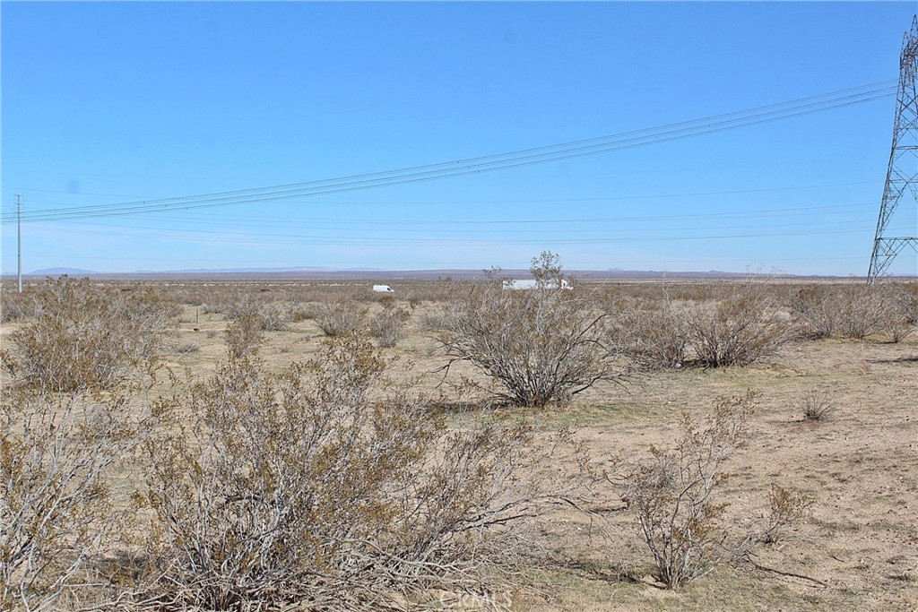 112 Highway 395 Hines, OR 97738 - Photo 2 of 8 a view of a dry yard with wooden floors
