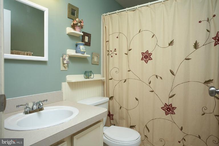 8454 Stonewall Road Manassas, VA 20110 - Photo 13 of 20 Bath