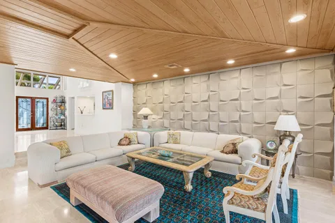 $824,900 | 35 Estate Drive, Boynton Beach, FL 33436