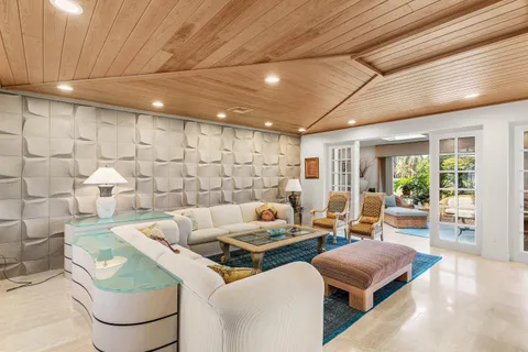 $824,900 | 35 Estate Drive, Boynton Beach, FL 33436