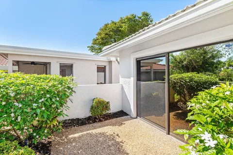 $824,900 | 35 Estate Drive, Boynton Beach, FL 33436