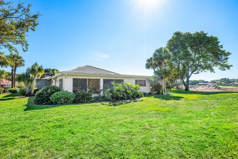 $824,900 | 35 Estate Drive, Boynton Beach, FL 33436