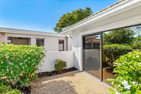 $824,900 | 35 Estate Drive, Boynton Beach, FL 33436