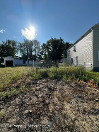 a view of a yard in front of the house