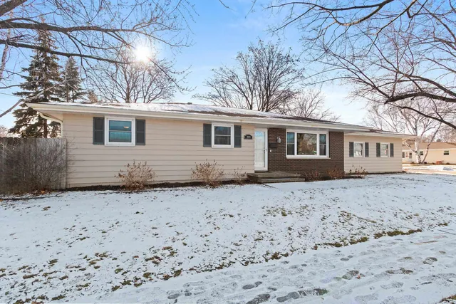 $299,900 | 2203 East College Avenue, Appleton, WI 54915