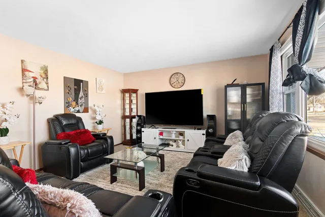 $299,900 | 2203 East College Avenue, Appleton, WI 54915