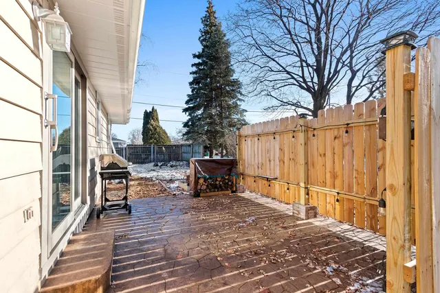 $299,900 | 2203 East College Avenue, Appleton, WI 54915