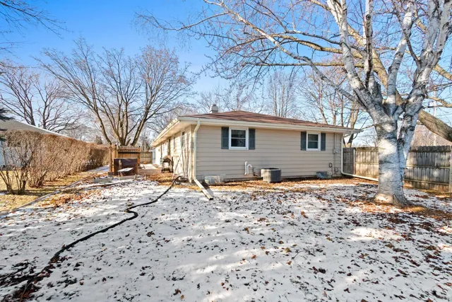 $299,900 | 2203 East College Avenue, Appleton, WI 54915