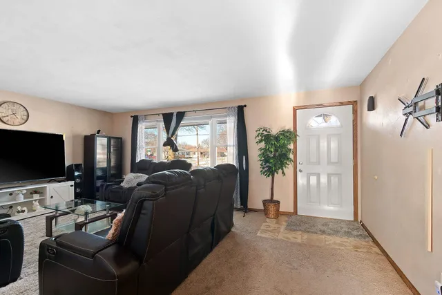 $299,900 | 2203 East College Avenue, Appleton, WI 54915