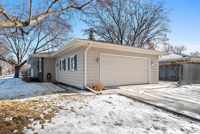 $299,900 | 2203 East College Avenue, Appleton, WI 54915