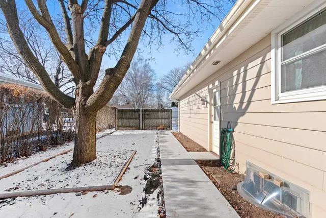 $299,900 | 2203 East College Avenue, Appleton, WI 54915