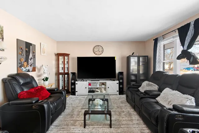 $299,900 | 2203 East College Avenue, Appleton, WI 54915