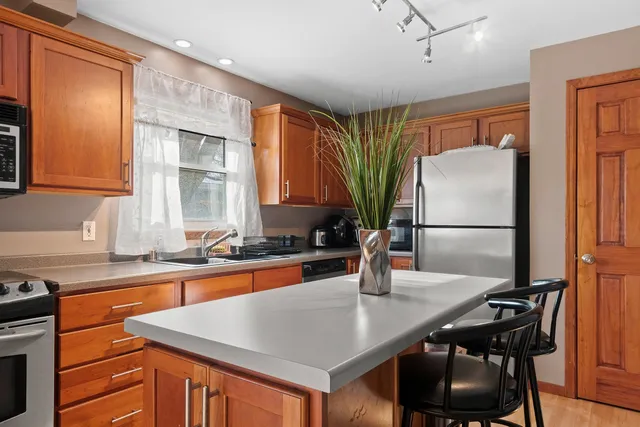 $299,900 | 2203 East College Avenue, Appleton, WI 54915