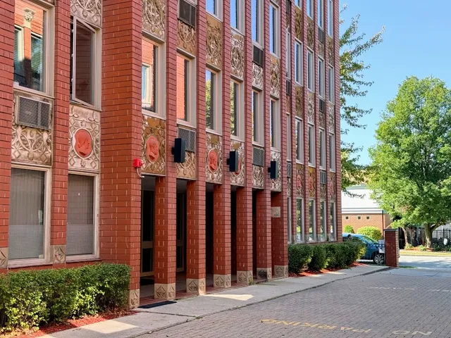 $209,900 | 1041 Susan Collins Lane, Unit 402, Oak Park, IL 60302