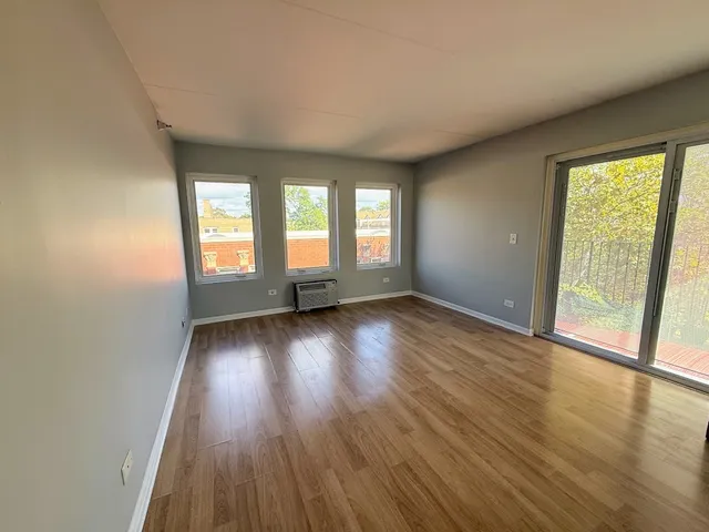 $209,900 | 1041 Susan Collins Lane, Unit 402, Oak Park, IL 60302