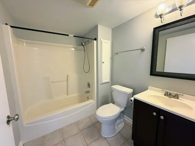 $209,900 | 1041 Susan Collins Lane, Unit 402, Oak Park, IL 60302