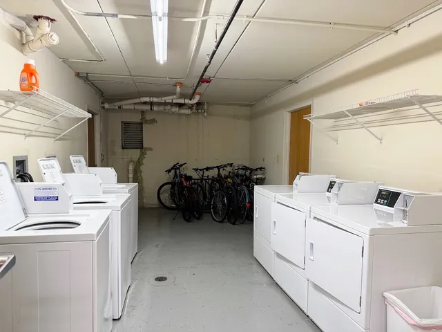 $209,900 | 1041 Susan Collins Lane, Unit 402, Oak Park, IL 60302