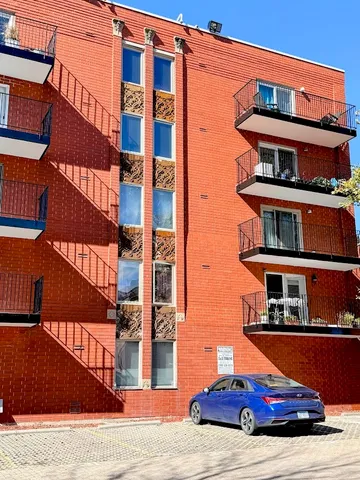 $209,900 | 1041 Susan Collins Lane, Unit 402, Oak Park, IL 60302