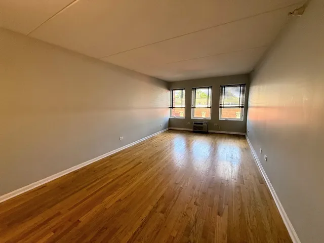 $209,900 | 1041 Susan Collins Lane, Unit 402, Oak Park, IL 60302