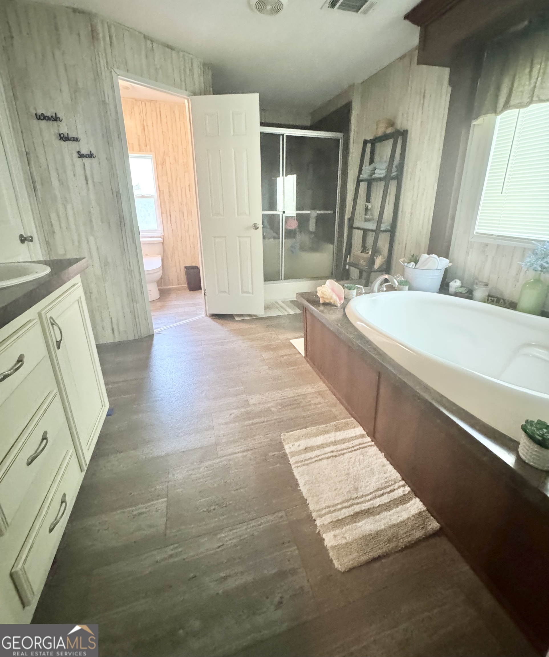 92 Graham Lane Claxton, GA 30417 - Photo 9 of 20 a bathroom with a tub sink and mirror