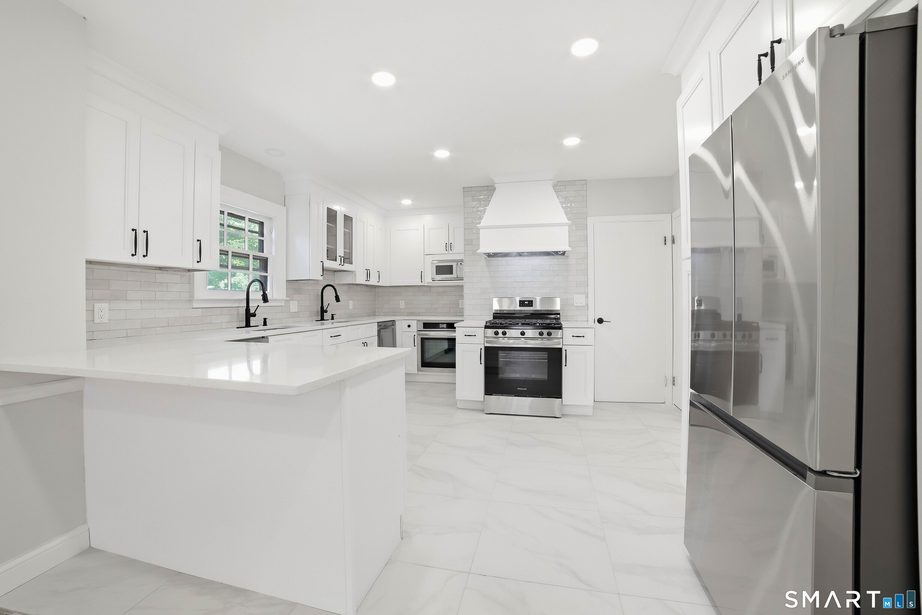 210 Colony Road New Haven, CT 06511 - Photo 11 of 36