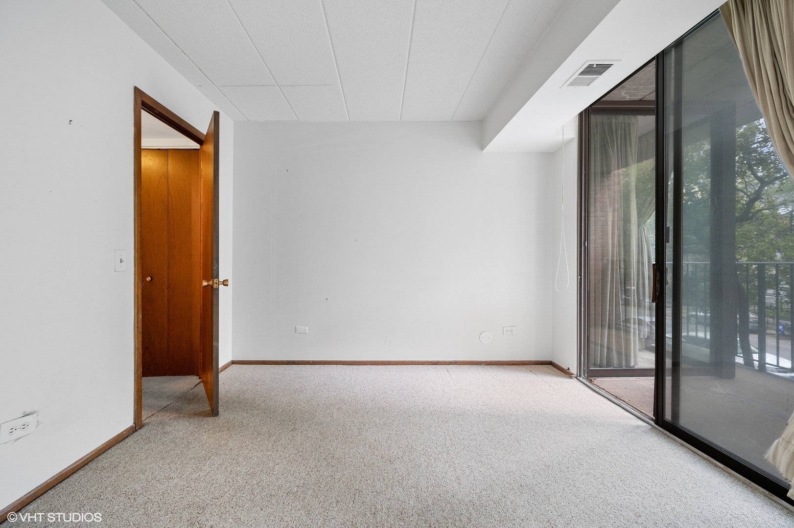651 West Sheridan Road, Unit 2C Chicago, IL 60613 - Photo 10 of 16
