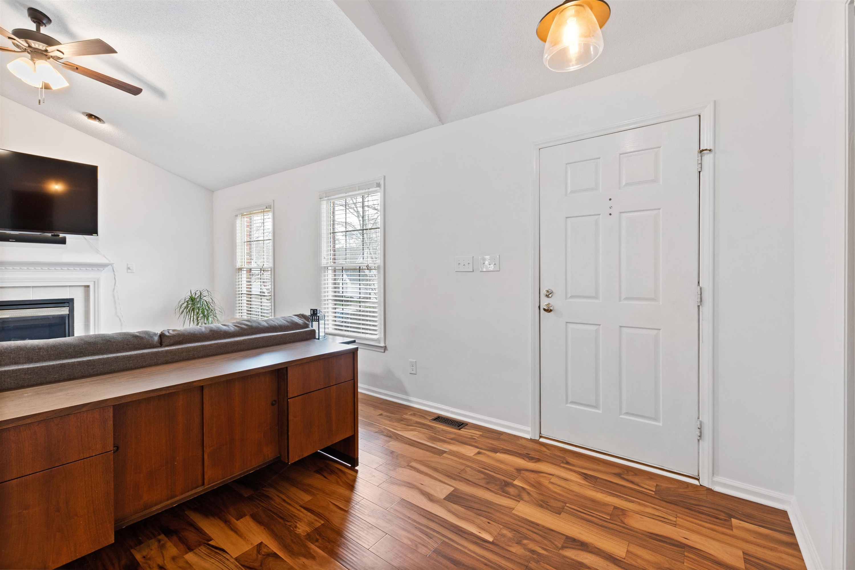 7908 Verona Place Raleigh, NC 27613 - Photo 11 of 40 Foyer