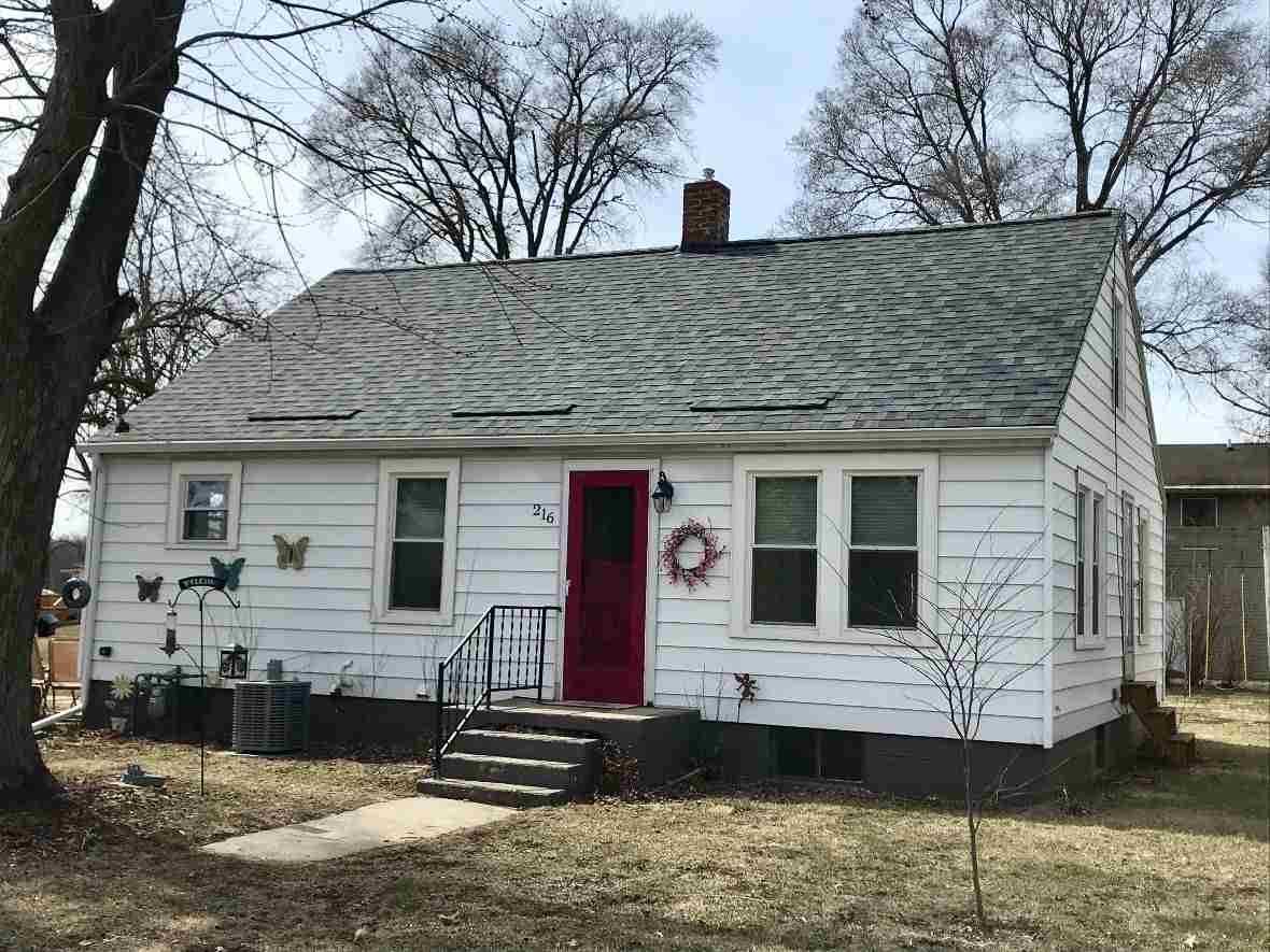 216 South Washington Street Byron, IL 61010 - Photo 1 of 25 a view of a house with a yard