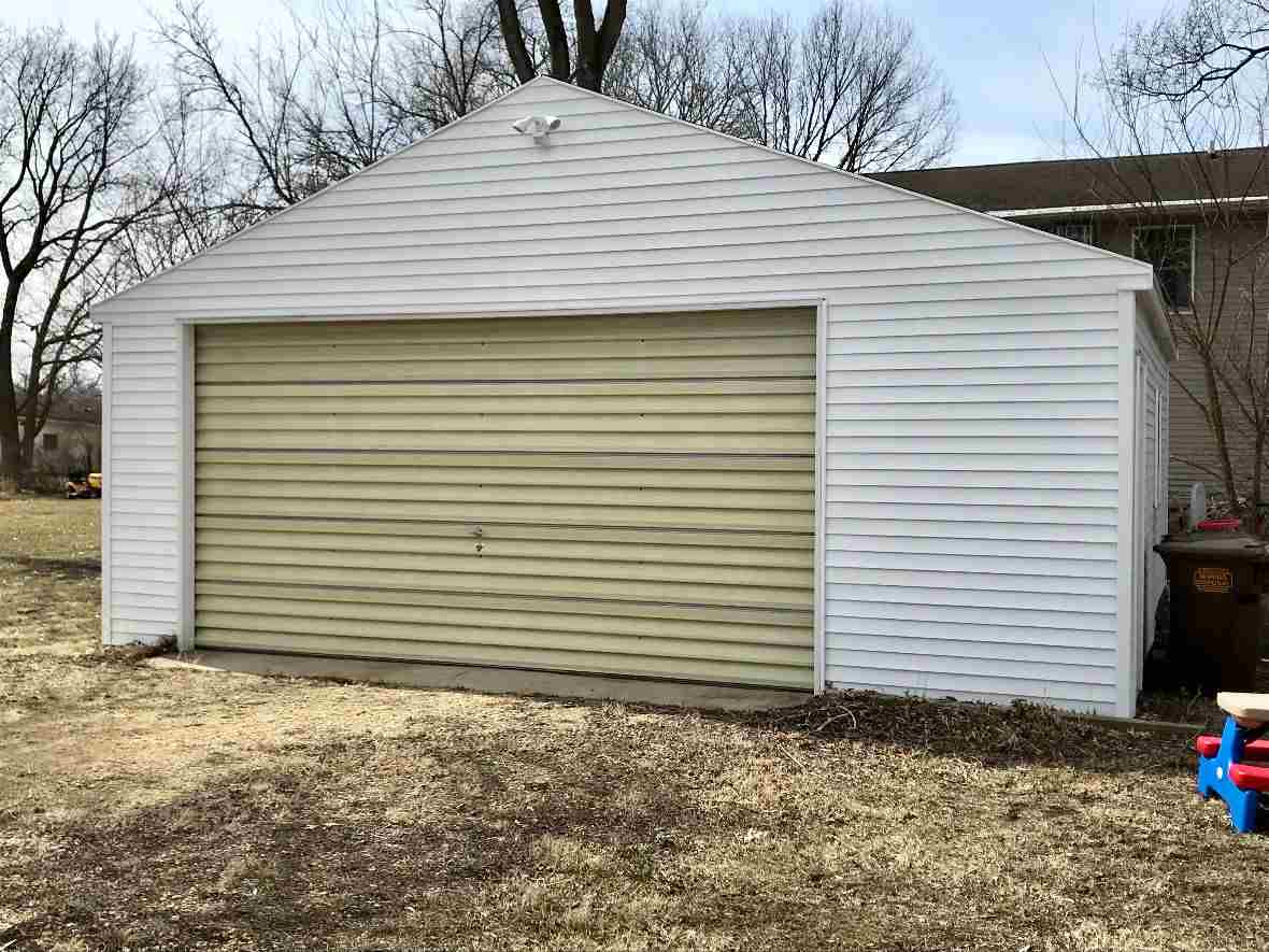 216 South Washington Street Byron, IL 61010 - Photo 4 of 25 a front view of a house