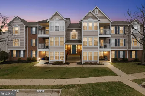 $315,000 | 3620 Sherbrooke Circle, Unit 103, Woodbridge, VA 22192