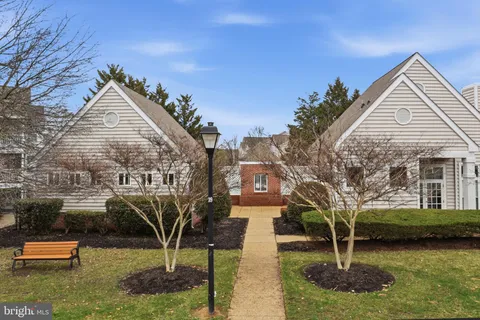 $315,000 | 3620 Sherbrooke Circle, Unit 103, Woodbridge, VA 22192