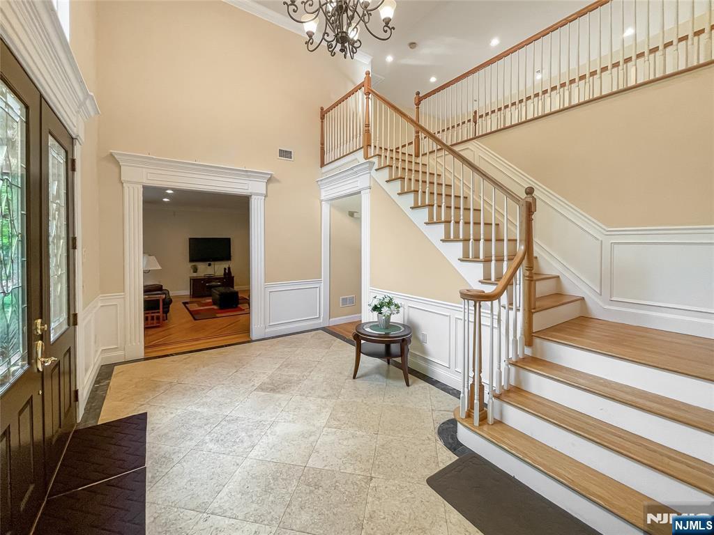 445 Nevada Street Paramus, NJ 07652 - Photo 5 of 50