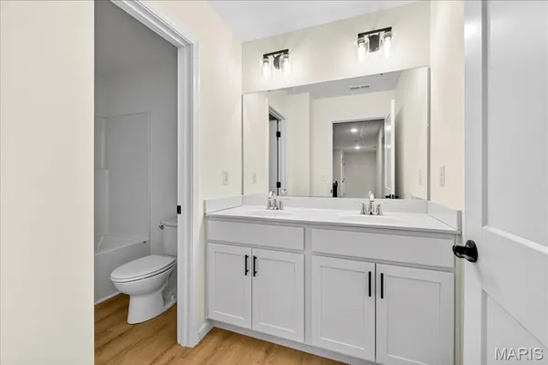 $449,900 | 421 Chamberlain Drive, Troy, IL 62294