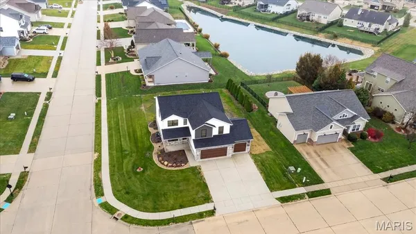 $449,900 | 421 Chamberlain Drive, Troy, IL 62294