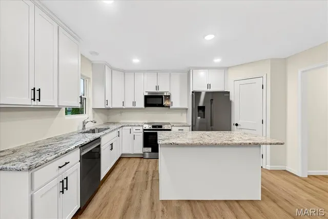 $479,900 | 421 Chamberlain Drive, Troy, IL 62294