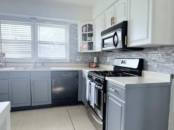 $495,500 | 510 South Mt Prospect Road, Des Plaines, IL 60016