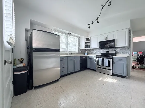 $495,500 | 510 South Mt Prospect Road, Des Plaines, IL 60016