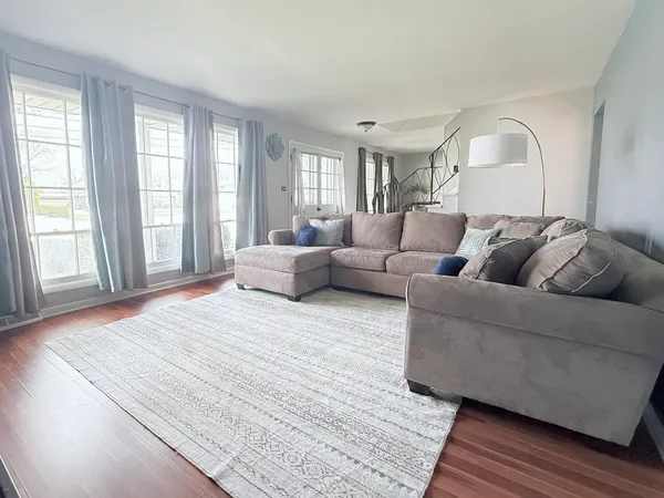 $495,500 | 510 South Mt Prospect Road, Des Plaines, IL 60016