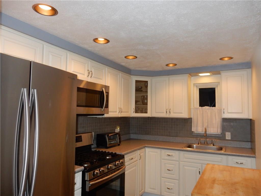 271 Castle Road Pittsburgh, PA 15234 - Photo 4 of 21 Gallery Image 4