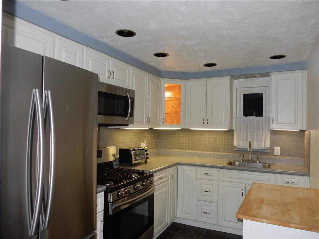 271 Castle Road Pittsburgh, PA 15234 - Photo 5 of 21 Gallery Image 5