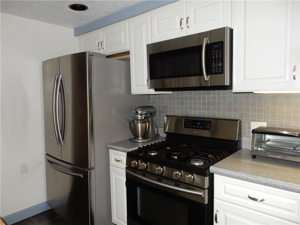 271 Castle Road Pittsburgh, PA 15234 - Photo 6 of 21 Gallery Image 6