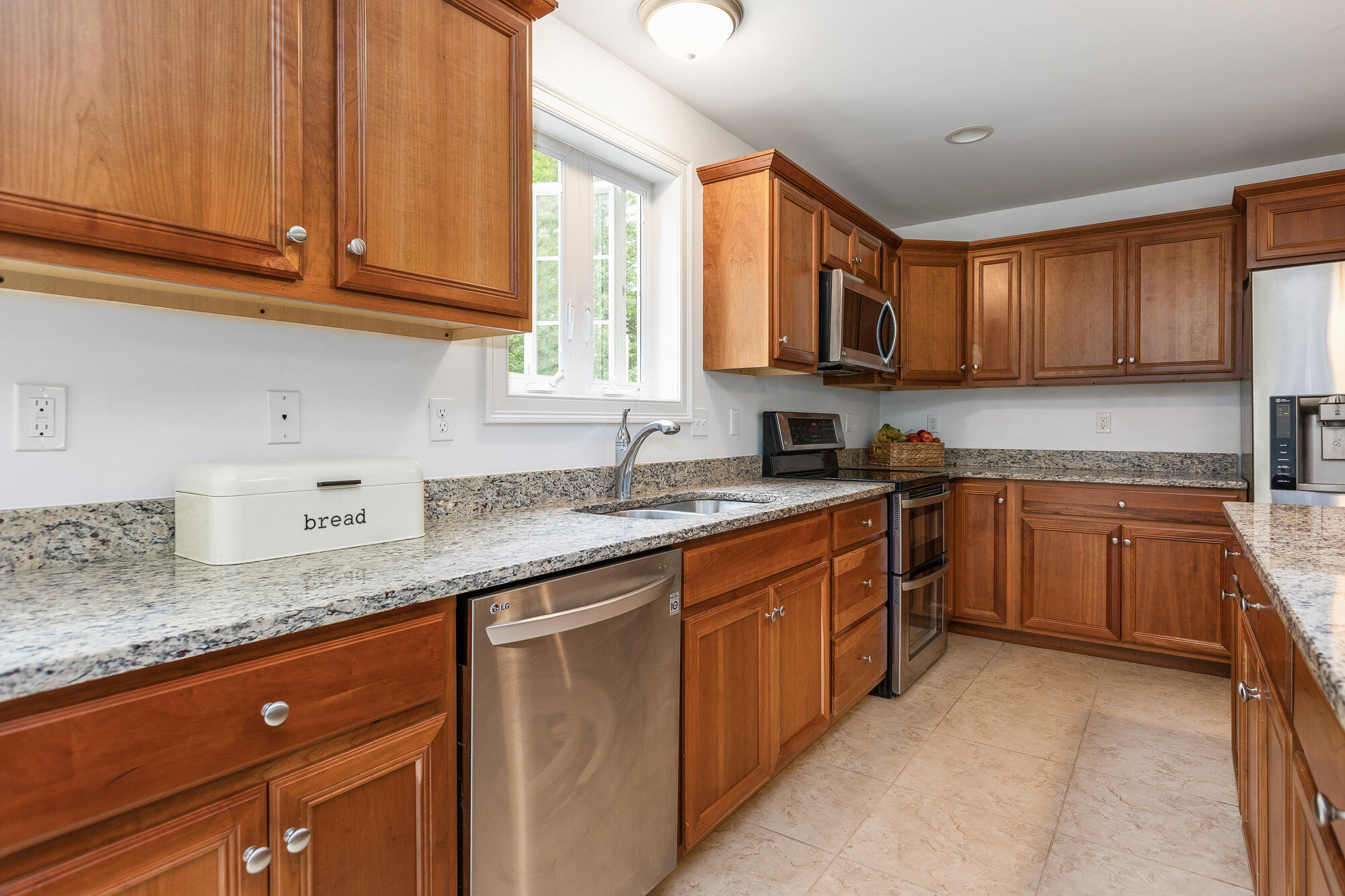 385 Mosher Road Gorham, ME 04038 - Photo 4 of 56 385 Mosher Rd_W5_013